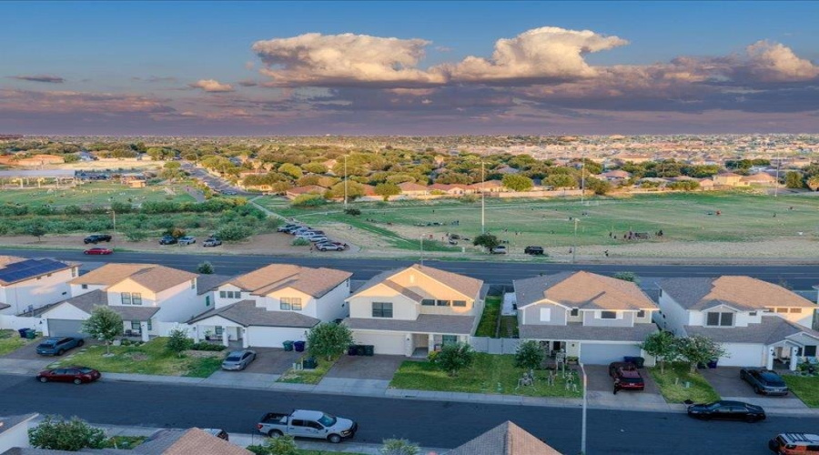 1227 Sambar Lp, Laredo, Texas 78045, 4 Bedrooms Bedrooms, 6 Rooms Rooms,3 BathroomsBathrooms,Residential,For Sale,1227 Sambar Lp,20264805