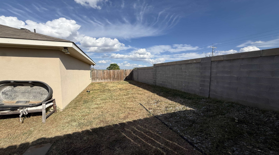 5521 Texana, Laredo, Texas 78046, 4 Bedrooms Bedrooms, 6 Rooms Rooms,2 BathroomsBathrooms,Residential,For Sale,5521 Texana,20264806