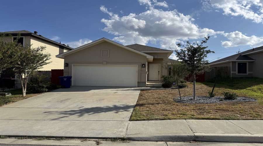 5521 Texana, Laredo, Texas 78046, 4 Bedrooms Bedrooms, 6 Rooms Rooms,2 BathroomsBathrooms,Residential,For Sale,5521 Texana,20264806