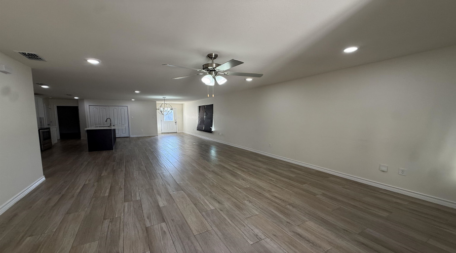 5521 Texana, Laredo, Texas 78046, 4 Bedrooms Bedrooms, 6 Rooms Rooms,2 BathroomsBathrooms,Residential,For Sale,5521 Texana,20264806