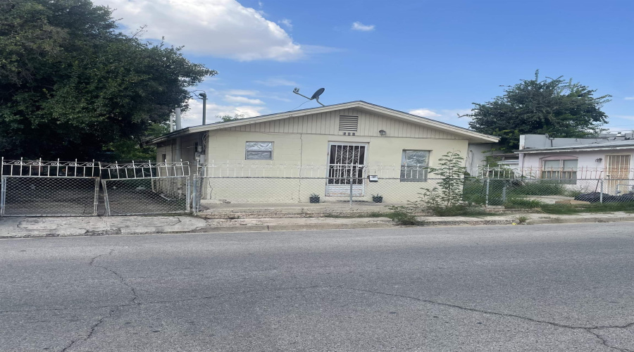 1801 Hidalgo St, Laredo, Texas 78040, ,Multi-family,For Sale,1801 Hidalgo St,20264804