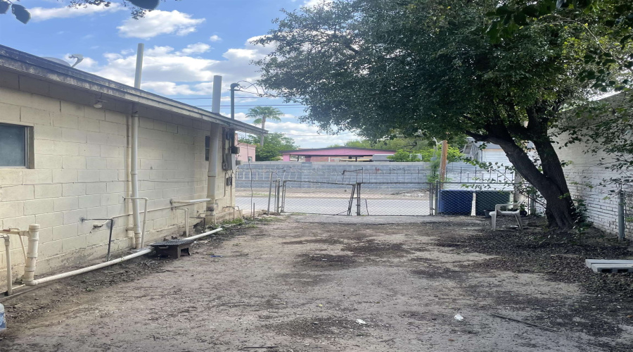 1801 Hidalgo St, Laredo, Texas 78040, ,Multi-family,For Sale,1801 Hidalgo St,20264804