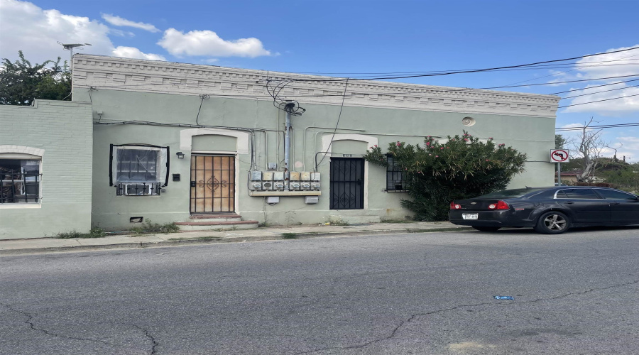 1801 Hidalgo St, Laredo, Texas 78040, ,Multi-family,For Sale,1801 Hidalgo St,20264804