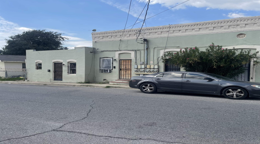 1801 Hidalgo St, Laredo, Texas 78040, ,Multi-family,For Sale,1801 Hidalgo St,20264804