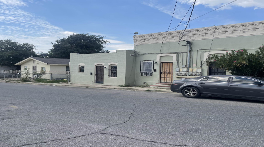 1801 Hidalgo St, Laredo, Texas 78040, ,Multi-family,For Sale,1801 Hidalgo St,20264804