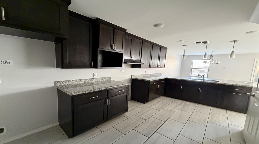 5805 Seminario Ln., LAREDO, Texas 78046, 4 Bedrooms Bedrooms, 7 Rooms Rooms,2 BathroomsBathrooms,Residential,For Sale,5805 Seminario Ln.,20264808