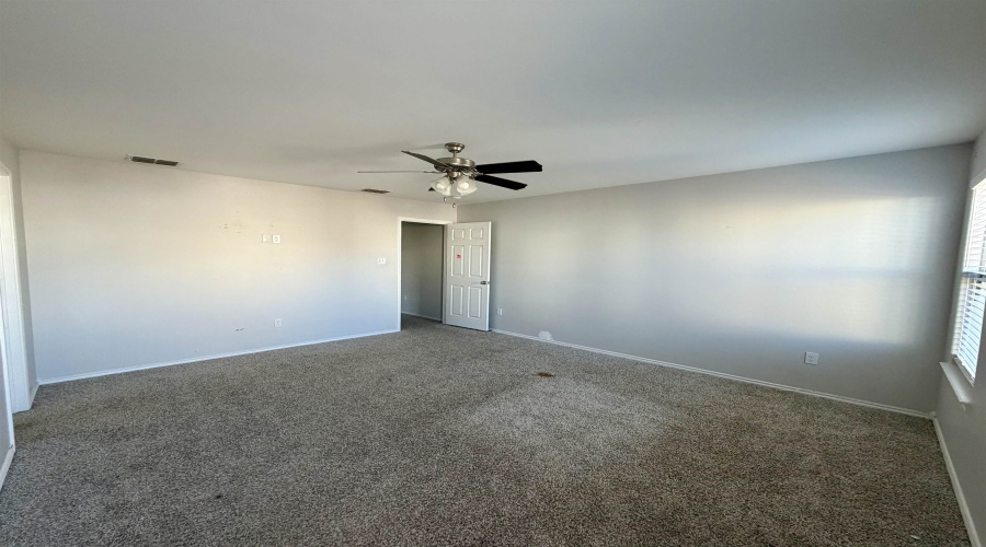 5805 Seminario Ln., LAREDO, Texas 78046, 4 Bedrooms Bedrooms, 7 Rooms Rooms,2 BathroomsBathrooms,Residential,For Sale,5805 Seminario Ln.,20264808