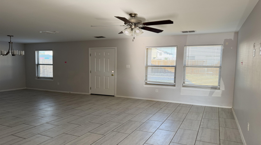 5805 Seminario Ln., LAREDO, Texas 78046, 4 Bedrooms Bedrooms, 7 Rooms Rooms,2 BathroomsBathrooms,Residential,For Sale,5805 Seminario Ln.,20264808