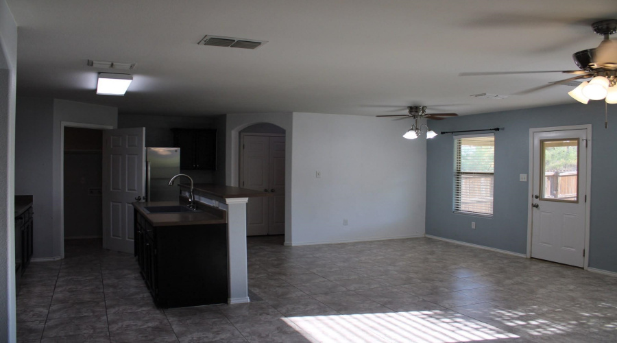 405 Almeja Dr, Laredo, Texas 78043, 3 Bedrooms Bedrooms, 6 Rooms Rooms,2 BathroomsBathrooms,Residential,For Rent,405 Almeja Dr,20264810
