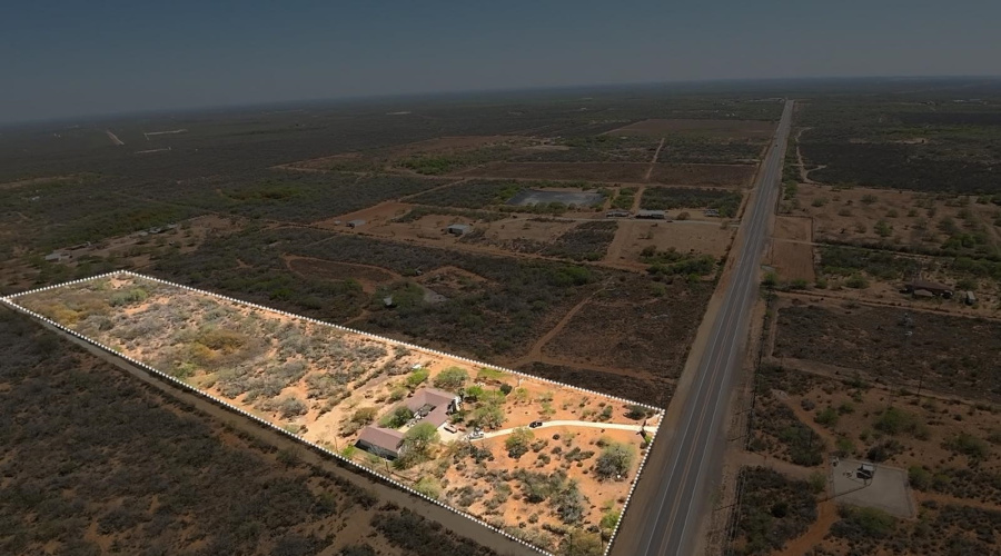 20655 U.S. Hwy 83 North, Laredo, Texas 78045, 5 Bedrooms Bedrooms, 13 Rooms Rooms,4 BathroomsBathrooms,Residential,For Sale,20655 U.S. Hwy 83 North,20264811