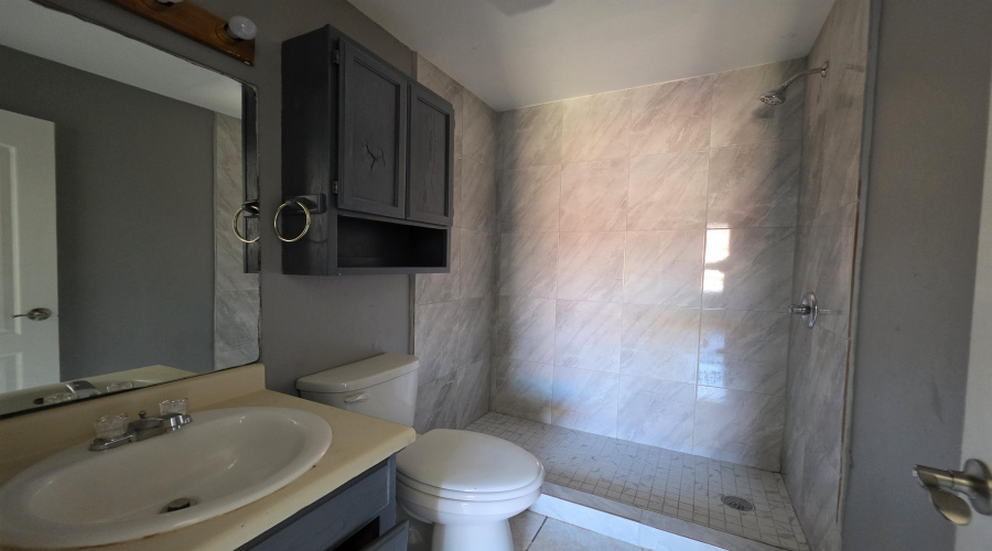 4101 Tilden Ave, Laredo, Texas 78041, 2 Bedrooms Bedrooms, 5 Rooms Rooms,2 BathroomsBathrooms,Residential,For Rent,4101 Tilden Ave,20264814