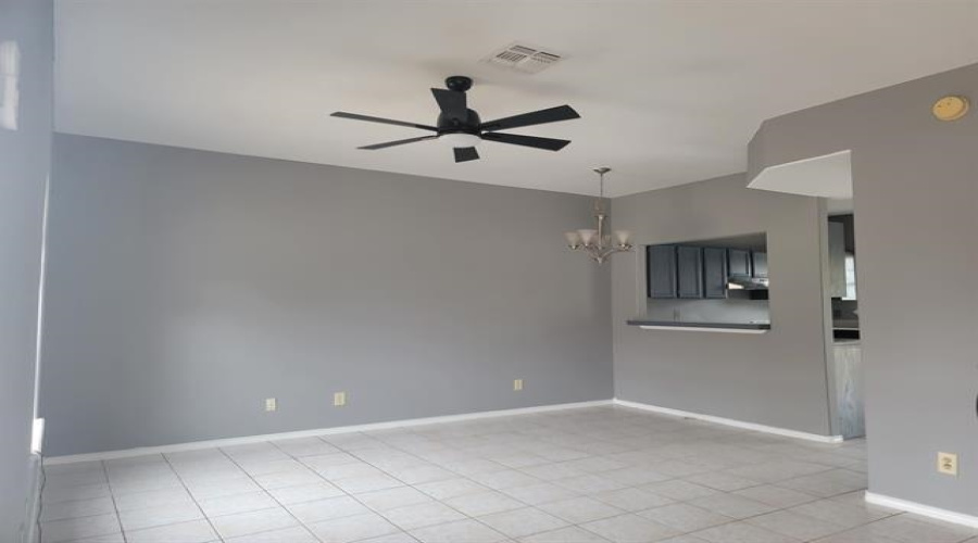 4101 Tilden Ave, Laredo, Texas 78041, 2 Bedrooms Bedrooms, 5 Rooms Rooms,2 BathroomsBathrooms,Residential,For Rent,4101 Tilden Ave,20264814