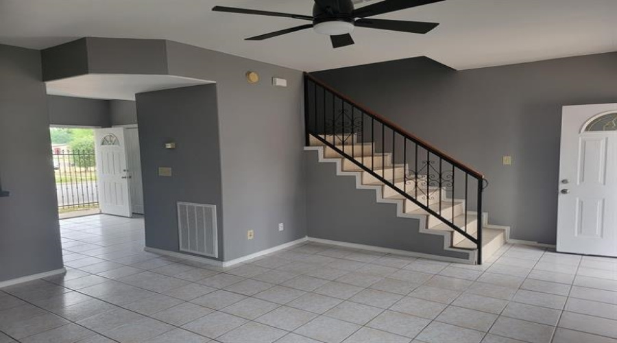 4101 Tilden Ave, Laredo, Texas 78041, 2 Bedrooms Bedrooms, 5 Rooms Rooms,2 BathroomsBathrooms,Residential,For Rent,4101 Tilden Ave,20264814