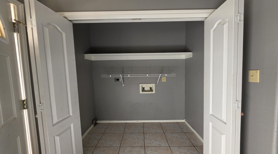 4101 Tilden Ave, Laredo, Texas 78041, 2 Bedrooms Bedrooms, 5 Rooms Rooms,2 BathroomsBathrooms,Residential,For Rent,4101 Tilden Ave,20264814