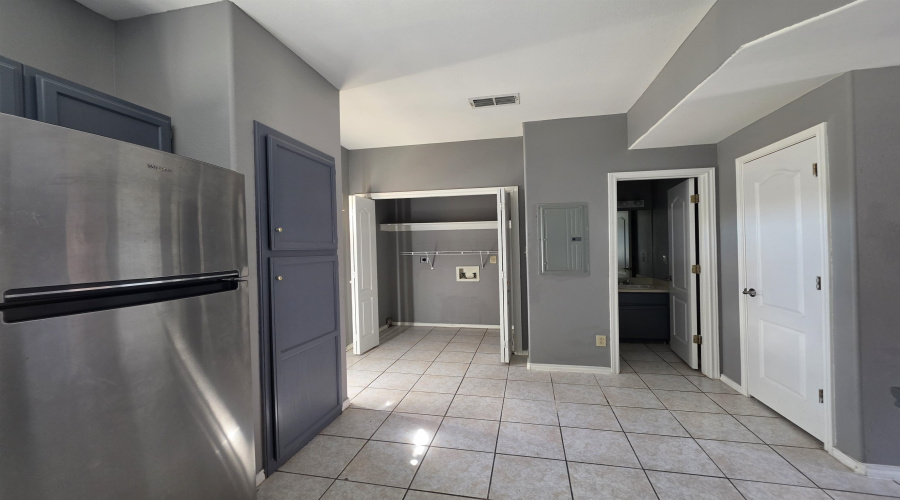 4101 Tilden Ave, Laredo, Texas 78041, 2 Bedrooms Bedrooms, 5 Rooms Rooms,2 BathroomsBathrooms,Residential,For Rent,4101 Tilden Ave,20264814