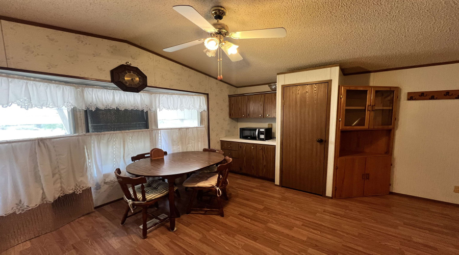 134 Sunshine Ln., Zapata, Texas 78076, 2 Bedrooms Bedrooms, 4 Rooms Rooms,1 BathroomBathrooms,Residential,For Sale,134 Sunshine Ln.,20261603