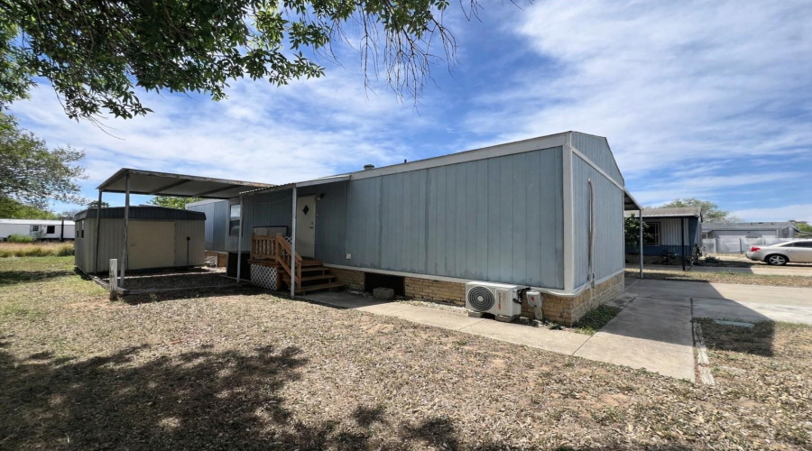 134 Sunshine Ln., Zapata, Texas 78076, 2 Bedrooms Bedrooms, 4 Rooms Rooms,1 BathroomBathrooms,Residential,For Sale,134 Sunshine Ln.,20261603
