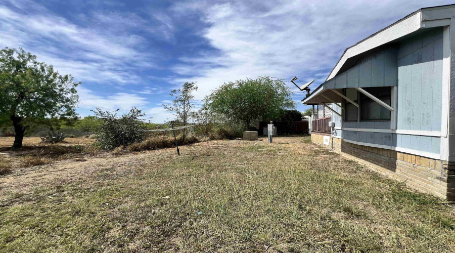 134 Sunshine Ln., Zapata, Texas 78076, 2 Bedrooms Bedrooms, 4 Rooms Rooms,1 BathroomBathrooms,Residential,For Sale,134 Sunshine Ln.,20261603