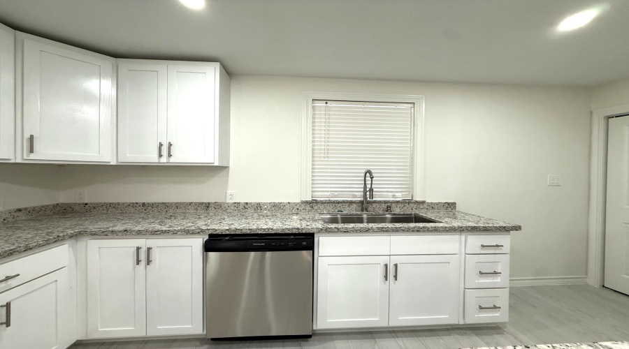 1504 Hibiscus Ln, laredo, Texas 78041, 3 Bedrooms Bedrooms, 5 Rooms Rooms,2 BathroomsBathrooms,Residential,For Rent,1504 Hibiscus Ln,20264817