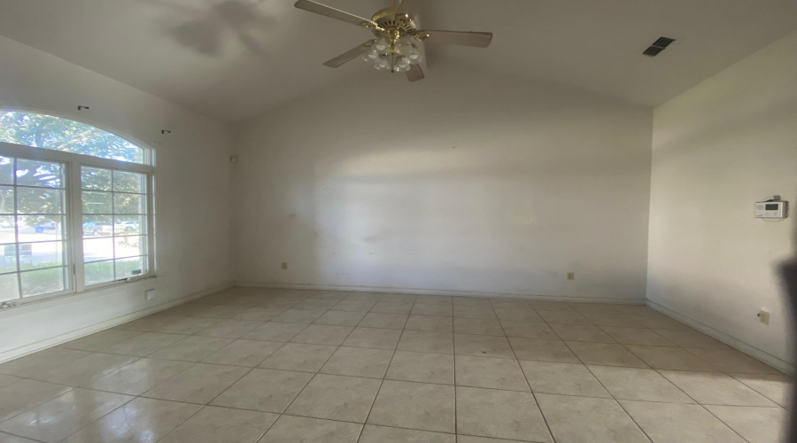 155 Knoll Ave, Laredo, Texas 78045, 3 Bedrooms Bedrooms, 6 Rooms Rooms,3 BathroomsBathrooms,Residential,For Sale,155 Knoll Ave,20264818