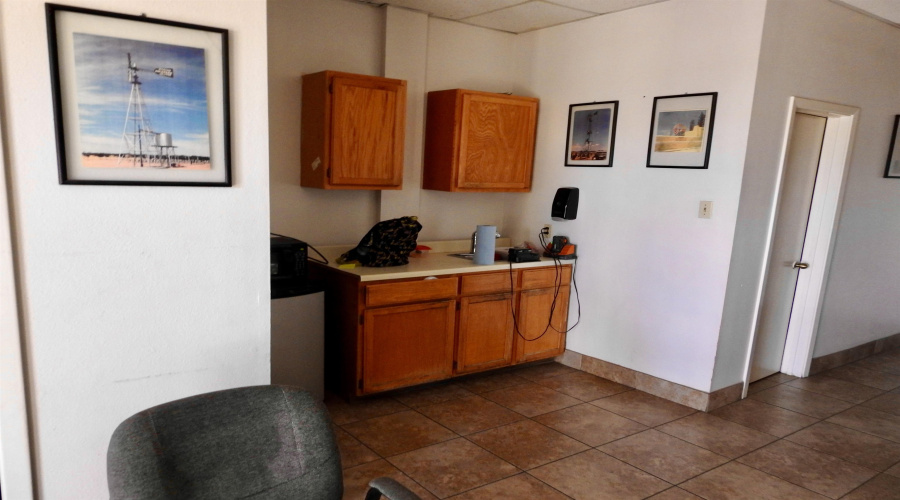 702 Enterprise St, Laredo, Texas 78045, 1 Bedroom Bedrooms, 1 Room Rooms,2 BathroomsBathrooms,Commercial/industrial,For Rent,702 Enterprise St,20264820