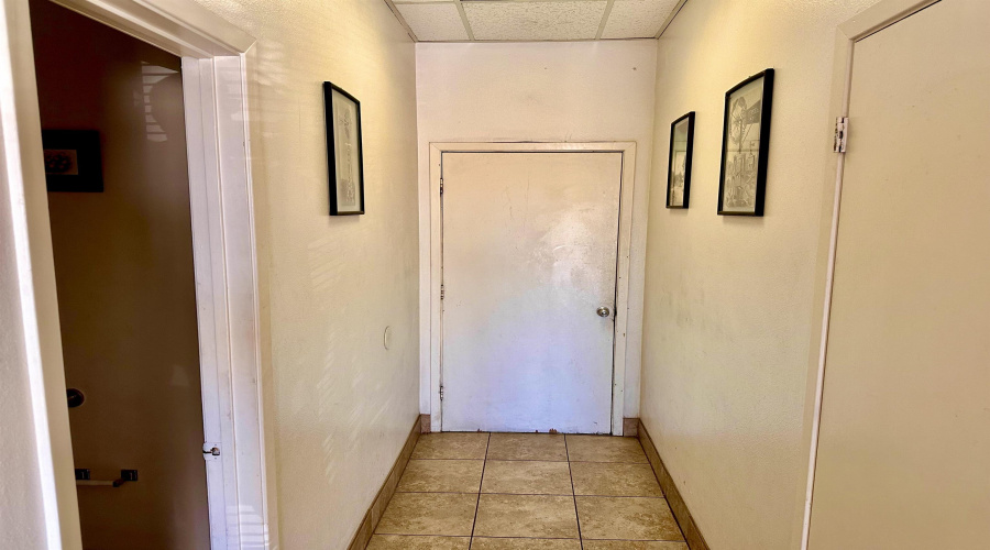 702 Enterprise St, Laredo, Texas 78045, 1 Bedroom Bedrooms, 1 Room Rooms,2 BathroomsBathrooms,Commercial/industrial,For Rent,702 Enterprise St,20264820