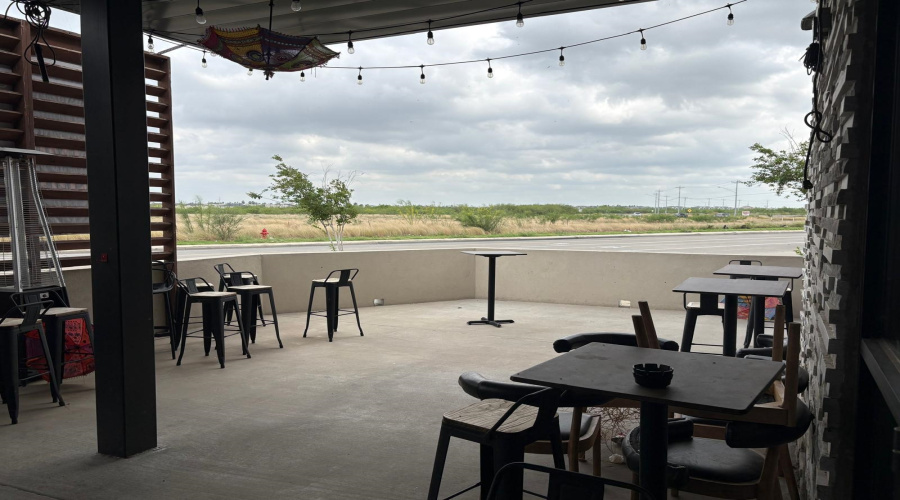 1119 Fenwick Dr, LAREDO, Texas 78041-3576, 6 Rooms Rooms,2 BathroomsBathrooms,Commercial retail/office,For Rent,1119 Fenwick Dr,20264819