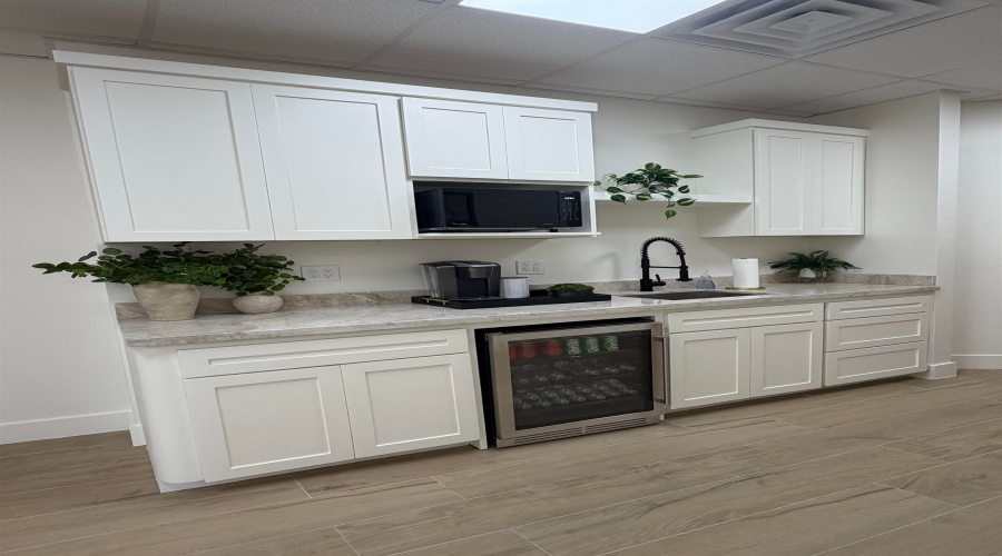 1407 Calle Del Norte, Laredo, Texas 78041, 21 Rooms Rooms,3 BathroomsBathrooms,Commercial retail/office,For Rent,1407 Calle Del Norte,20264828