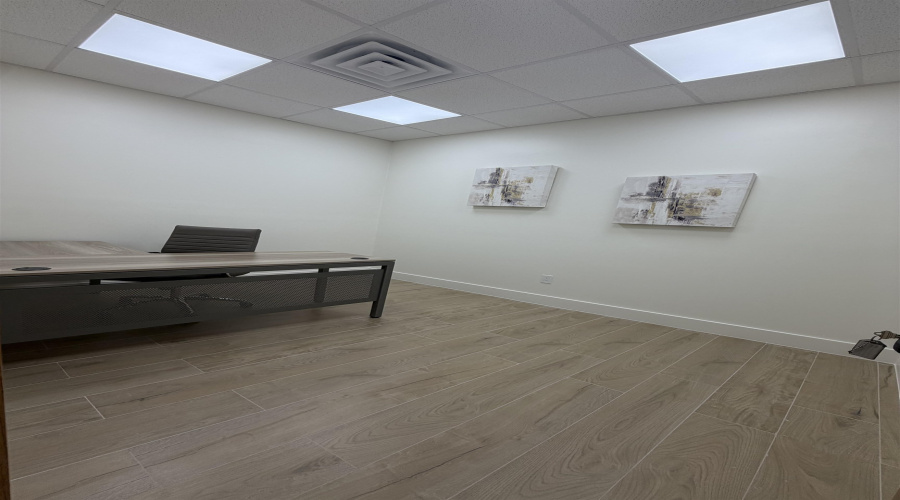 1407 Calle Del Norte, Laredo, Texas 78041, 21 Rooms Rooms,3 BathroomsBathrooms,Commercial retail/office,For Rent,1407 Calle Del Norte,20264829