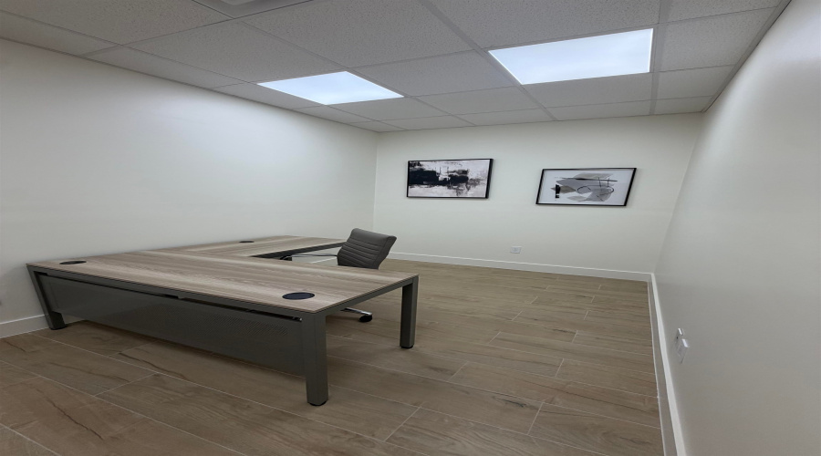 1407 Calle Del Norte, Laredo, Texas 78041, 21 Rooms Rooms,3 BathroomsBathrooms,Commercial retail/office,For Rent,1407 Calle Del Norte,20264830