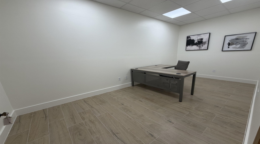 1407 Calle Del Norte, Laredo, Texas 78041, 21 Rooms Rooms,3 BathroomsBathrooms,Commercial retail/office,For Rent,1407 Calle Del Norte,20264830