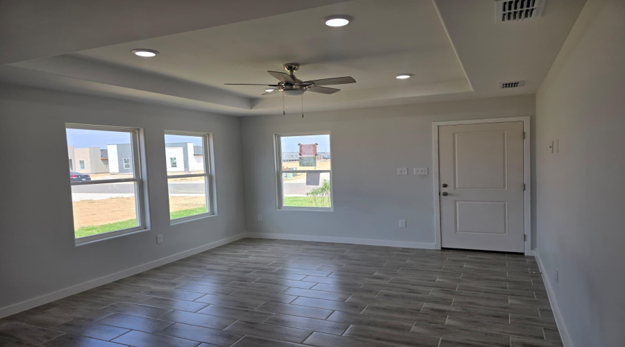 5054 Luna Grande Lp., Laredo, Texas 78046, 3 Bedrooms Bedrooms, 5 Rooms Rooms,2 BathroomsBathrooms,Residential,For Sale,5054 Luna Grande Lp.,20261558