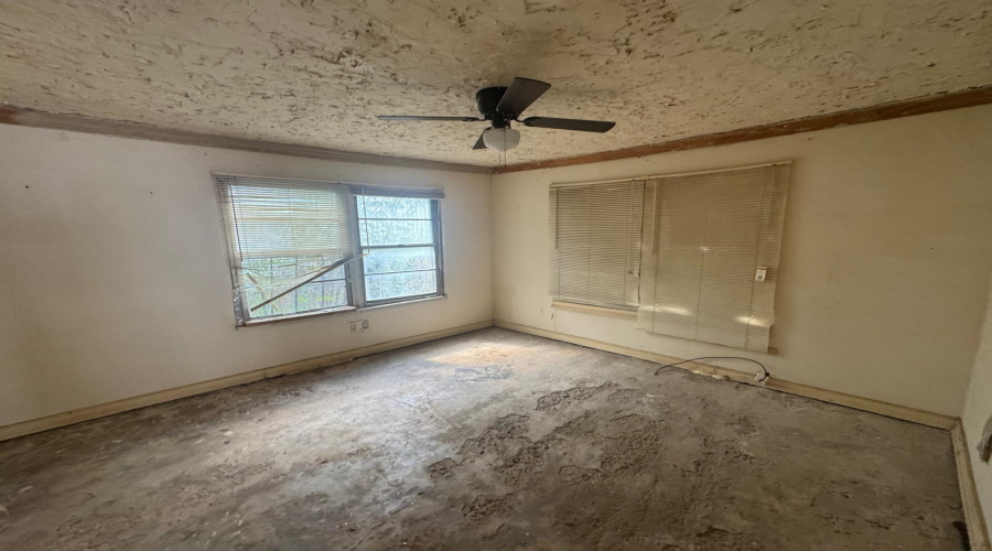 2715 Cedar Ave, LAREDO, Texas 78040, 4 Bedrooms Bedrooms, 5 Rooms Rooms,1 BathroomBathrooms,Residential,For Sale,2715 Cedar Ave,20264824