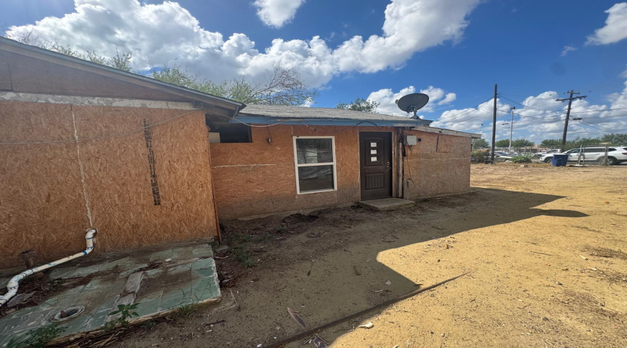 2715 Cedar Ave, LAREDO, Texas 78040, 4 Bedrooms Bedrooms, 5 Rooms Rooms,1 BathroomBathrooms,Residential,For Sale,2715 Cedar Ave,20264824