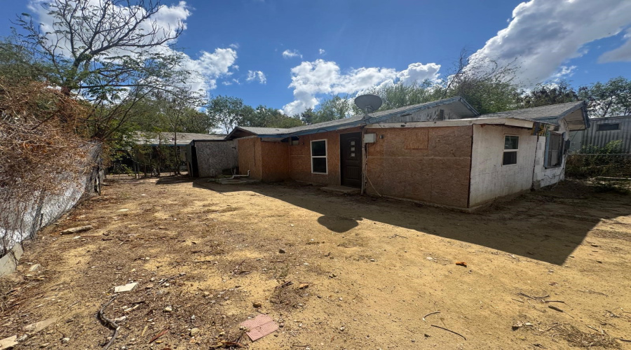 2715 Cedar Ave, LAREDO, Texas 78040, 4 Bedrooms Bedrooms, 5 Rooms Rooms,1 BathroomBathrooms,Residential,For Sale,2715 Cedar Ave,20264824