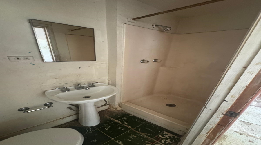 2715 Cedar Ave, LAREDO, Texas 78040, 4 Bedrooms Bedrooms, 5 Rooms Rooms,1 BathroomBathrooms,Residential,For Sale,2715 Cedar Ave,20264824