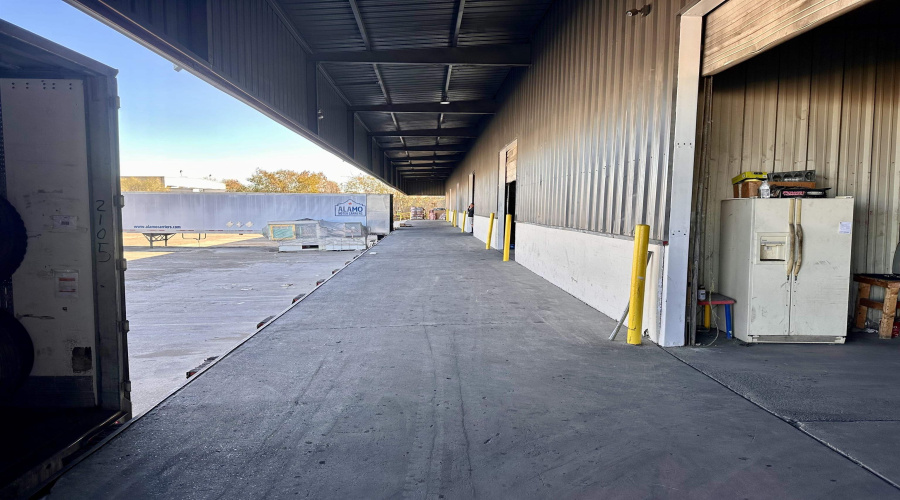 702 Enterprise St, Laredo, Texas 78045, 1 Bedroom Bedrooms, 1 Room Rooms,2 BathroomsBathrooms,Commercial/industrial,For Rent,702 Enterprise St,20264821