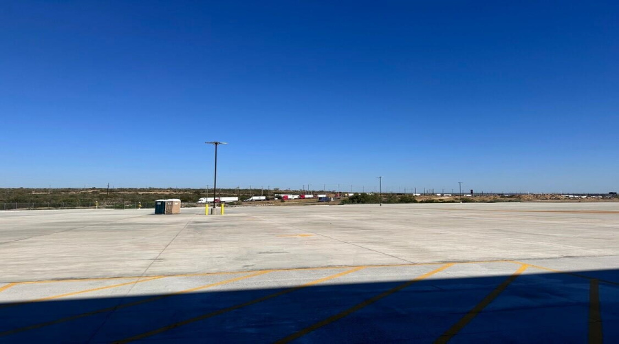 19926 Kraus Lp., Laredo, Texas 78045, 1 Bedroom Bedrooms, 51 Rooms Rooms,4 BathroomsBathrooms,Commercial/industrial,For Rent,19926 Kraus Lp.,20264826