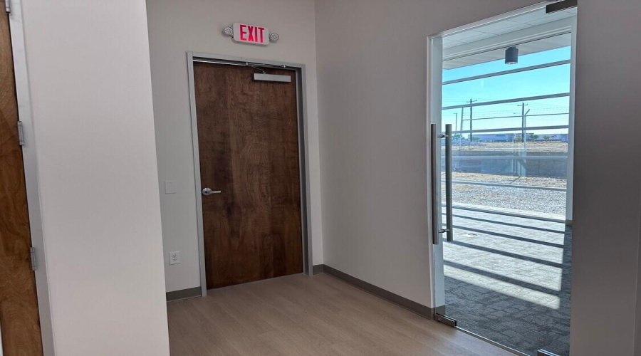 19926 Kraus Lp., Laredo, Texas 78045, 1 Bedroom Bedrooms, 51 Rooms Rooms,4 BathroomsBathrooms,Commercial/industrial,For Sale,19926 Kraus Lp.,20264827