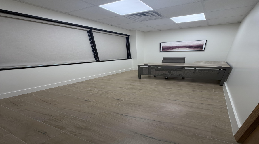 1407 Calle Del Norte, Laredo, Texas 78041, 21 Rooms Rooms,3 BathroomsBathrooms,Commercial retail/office,For Rent,1407 Calle Del Norte,20264831