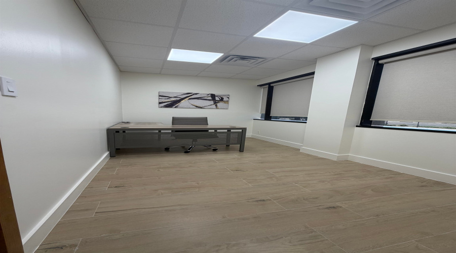1407 Calle Del Norte, Laredo, Texas 78041, 21 Rooms Rooms,3 BathroomsBathrooms,Commercial retail/office,For Rent,1407 Calle Del Norte,20264832