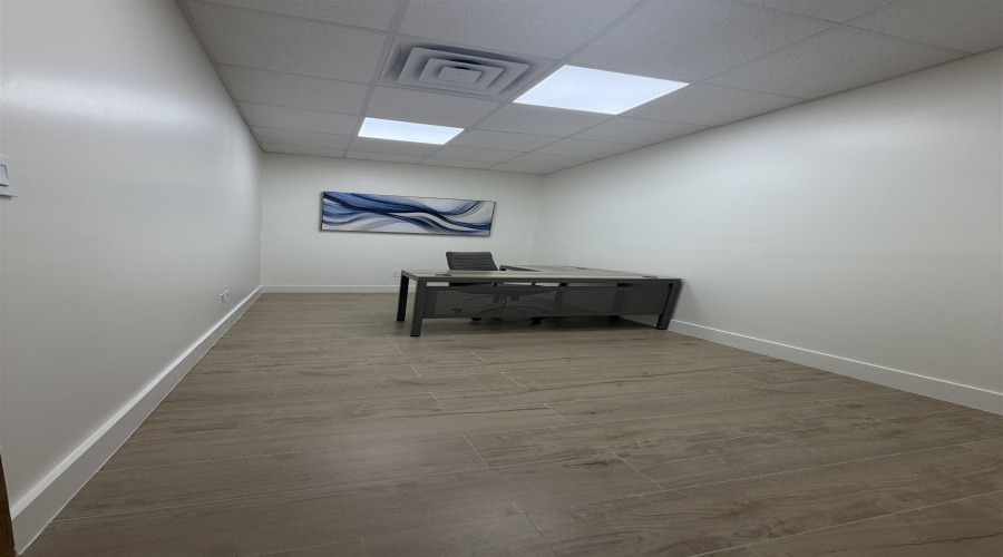 1407 Calle Del Norte, Laredo, Texas 78041, 21 Rooms Rooms,3 BathroomsBathrooms,Commercial retail/office,For Rent,1407 Calle Del Norte,20264833