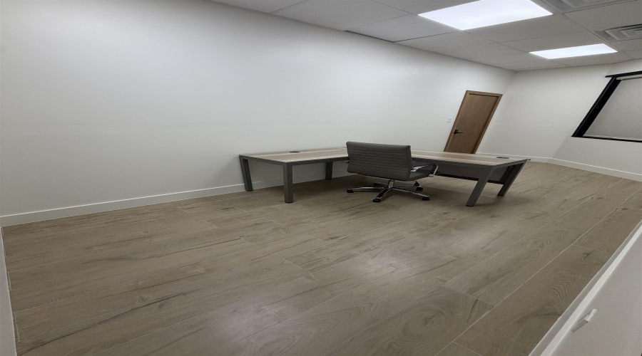 1407 Calle Del Norte, Laredo, Texas 78041, 21 Rooms Rooms,3 BathroomsBathrooms,Commercial retail/office,For Rent,1407 Calle Del Norte,20264835