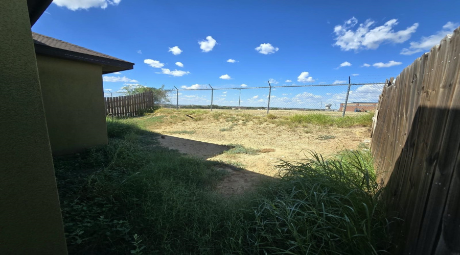 3812 Yvonne Ramirez Ct., Laredo, Texas 78046, 3 Bedrooms Bedrooms, 5 Rooms Rooms,2 BathroomsBathrooms,Residential,For Sale,3812 Yvonne Ramirez Ct.,20264839