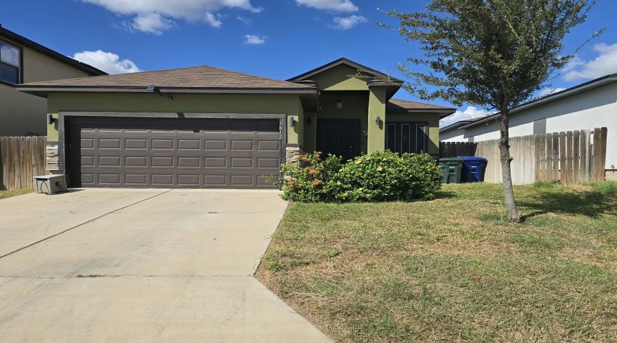 3812 Yvonne Ramirez Ct., Laredo, Texas 78046, 3 Bedrooms Bedrooms, 5 Rooms Rooms,2 BathroomsBathrooms,Residential,For Sale,3812 Yvonne Ramirez Ct.,20264839