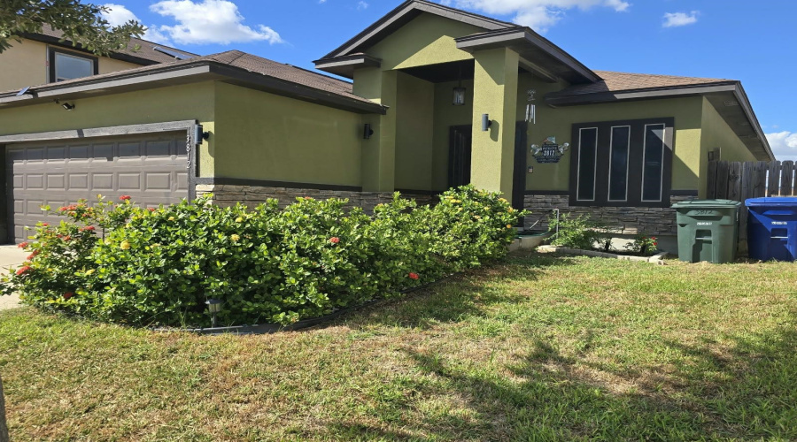 3812 Yvonne Ramirez Ct., Laredo, Texas 78046, 3 Bedrooms Bedrooms, 5 Rooms Rooms,2 BathroomsBathrooms,Residential,For Sale,3812 Yvonne Ramirez Ct.,20264839
