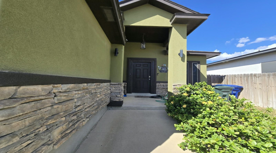 3812 Yvonne Ramirez Ct., Laredo, Texas 78046, 3 Bedrooms Bedrooms, 5 Rooms Rooms,2 BathroomsBathrooms,Residential,For Sale,3812 Yvonne Ramirez Ct.,20264839