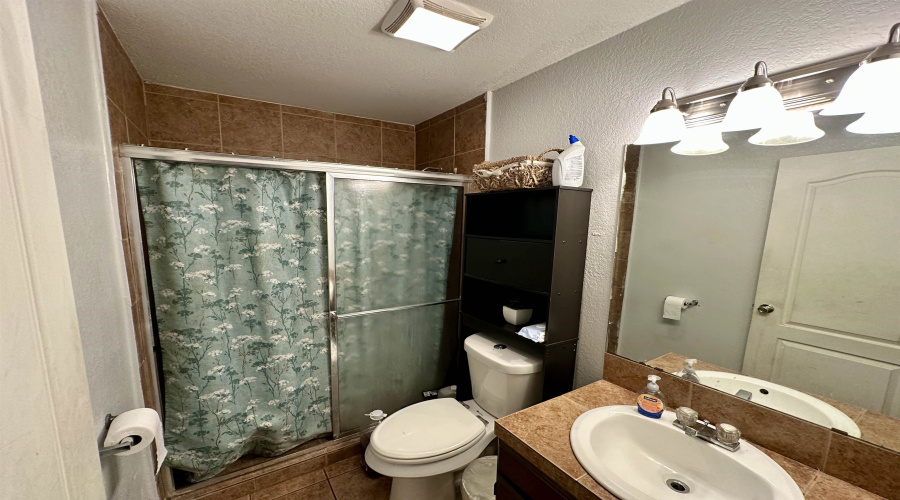 712 Oleander St, Laredo, Texas 78046, 3 Bedrooms Bedrooms, 6 Rooms Rooms,2 BathroomsBathrooms,Residential,For Sale,712 Oleander St,20264840
