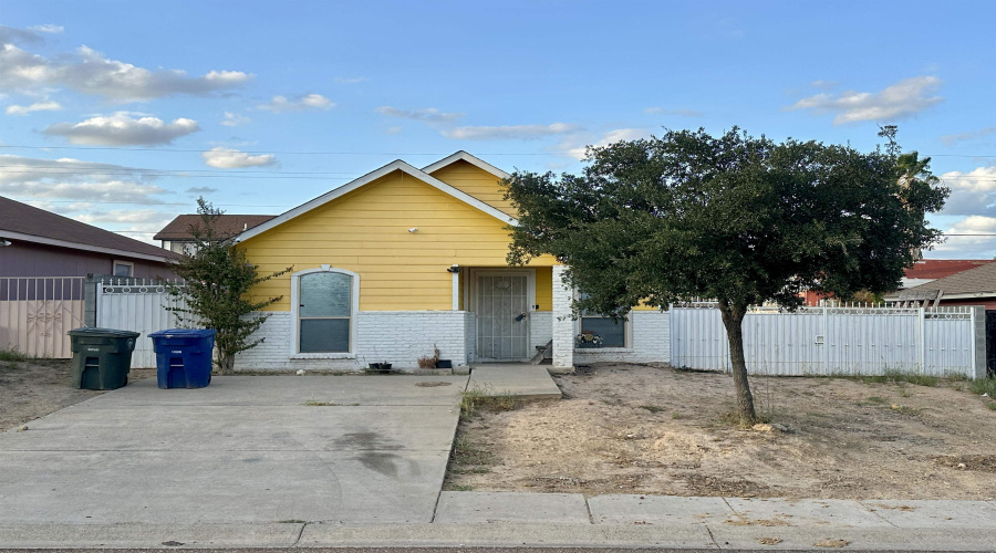 712 Oleander St, Laredo, Texas 78046, 3 Bedrooms Bedrooms, 6 Rooms Rooms,2 BathroomsBathrooms,Residential,For Sale,712 Oleander St,20264840