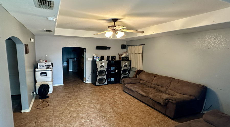 712 Oleander St, Laredo, Texas 78046, 3 Bedrooms Bedrooms, 6 Rooms Rooms,2 BathroomsBathrooms,Residential,For Sale,712 Oleander St,20264840